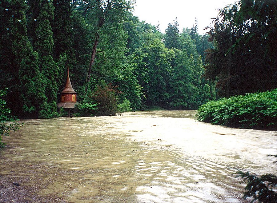 Opono, povode 1998, park, altn, 2008