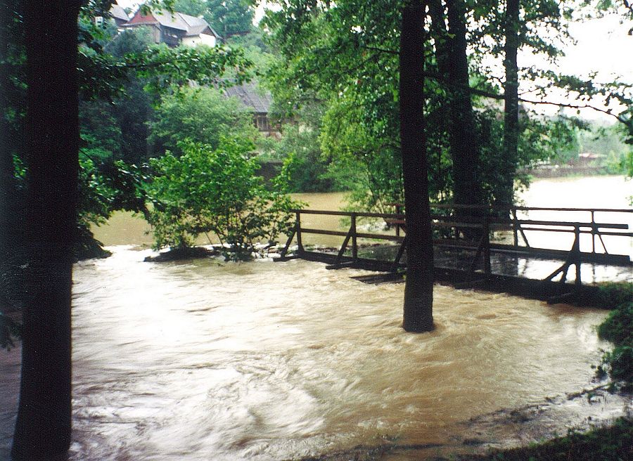 Opono, povode 1998, park, horn most, 2008