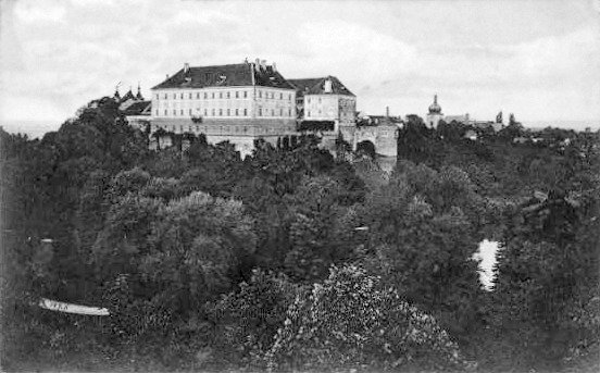 Opono, The Castle 1923-2006