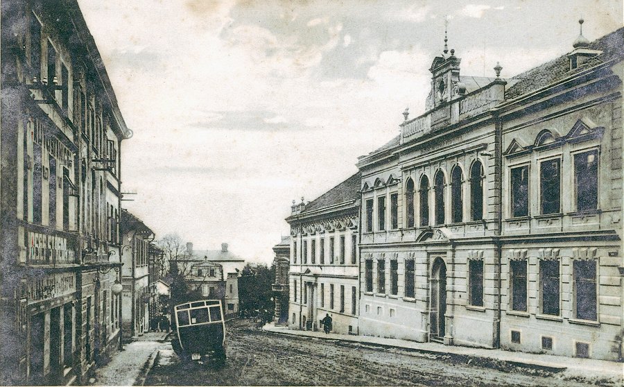 Opono, Ndran ulice 1920-2007