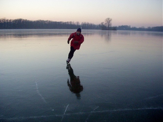 skating on pond Broumar